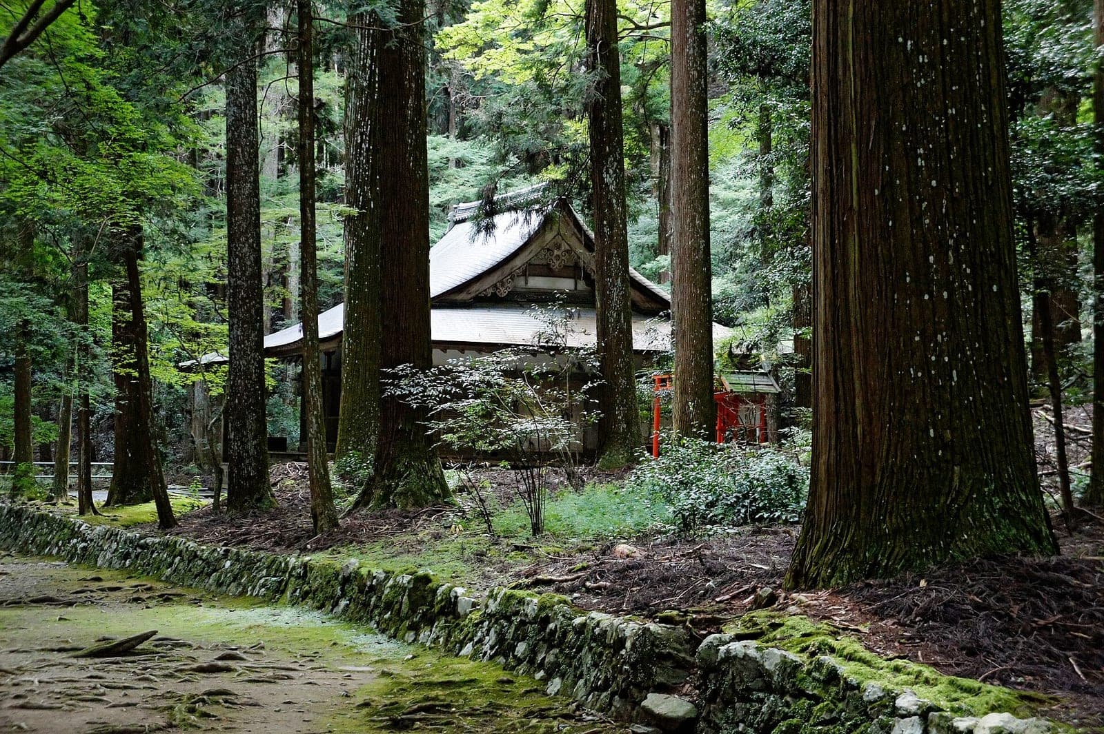 Historic architecture at Kozan-ji